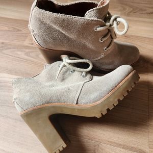 SPERRY Top-Sider Heeled Bootie size 6